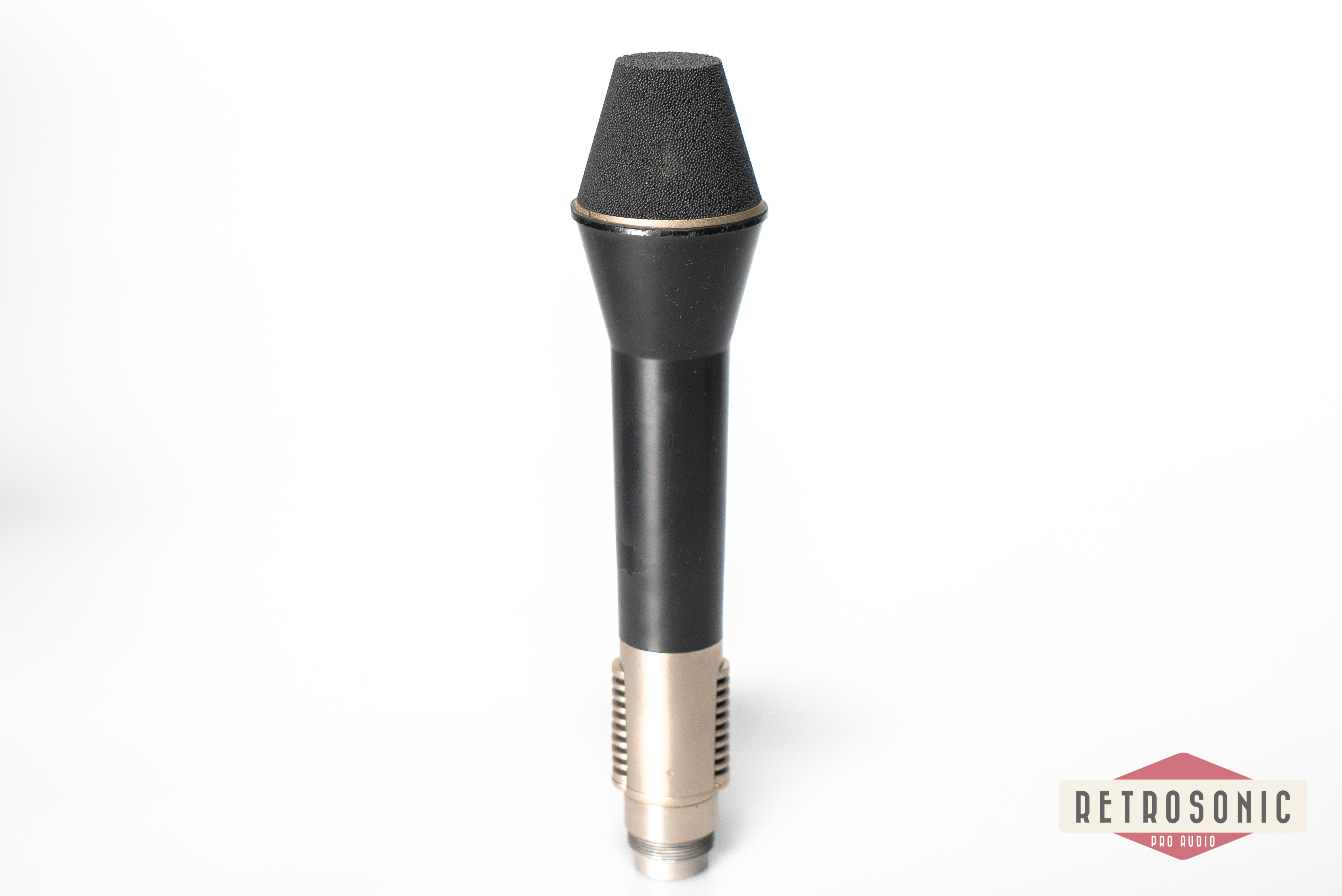 AKG D202 C3 Dyn Microphone s n 2 w. orig. shockmount and case