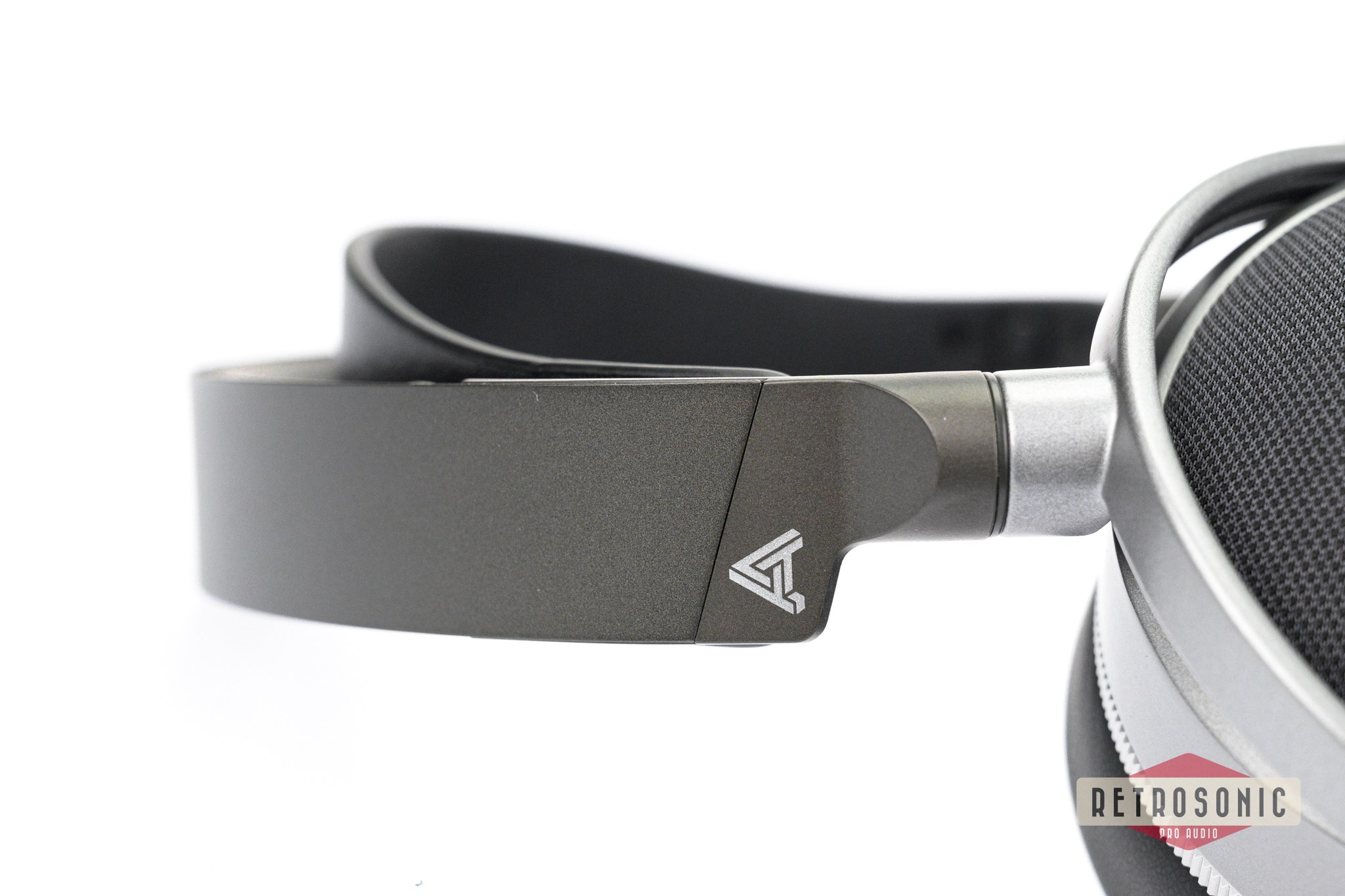 Audeze LCD-S20 closed back headphone