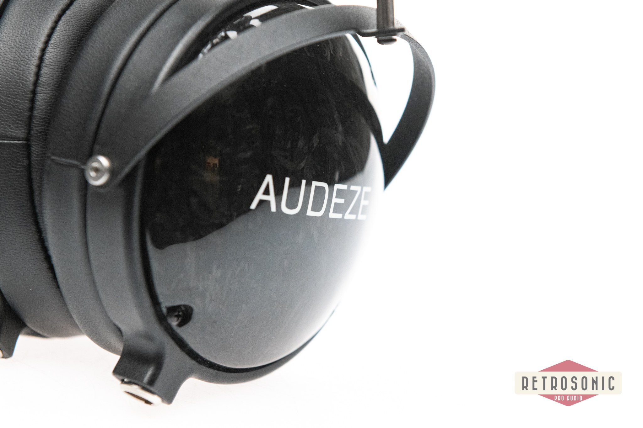Audeze LCD2 Classic Closed Back Leather Free, CE Case, Balance W/Adapter