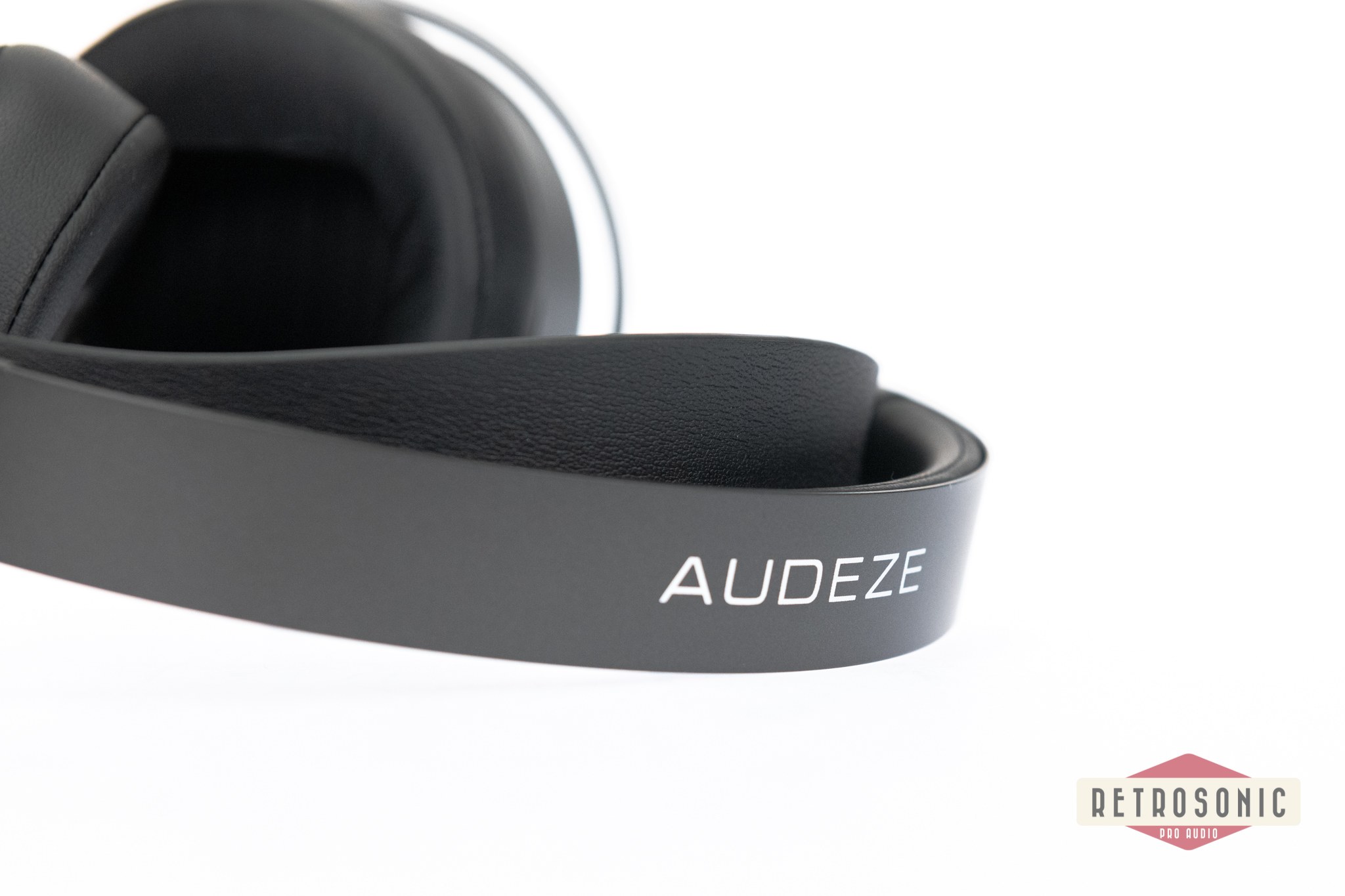 Audeze MM-100 professional headphones Open back, black