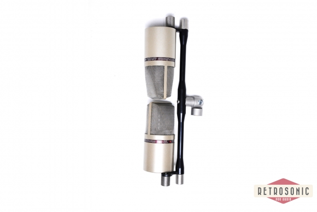 Coles 4040 Head to Head Mic Positioner between 0 and 90 deg