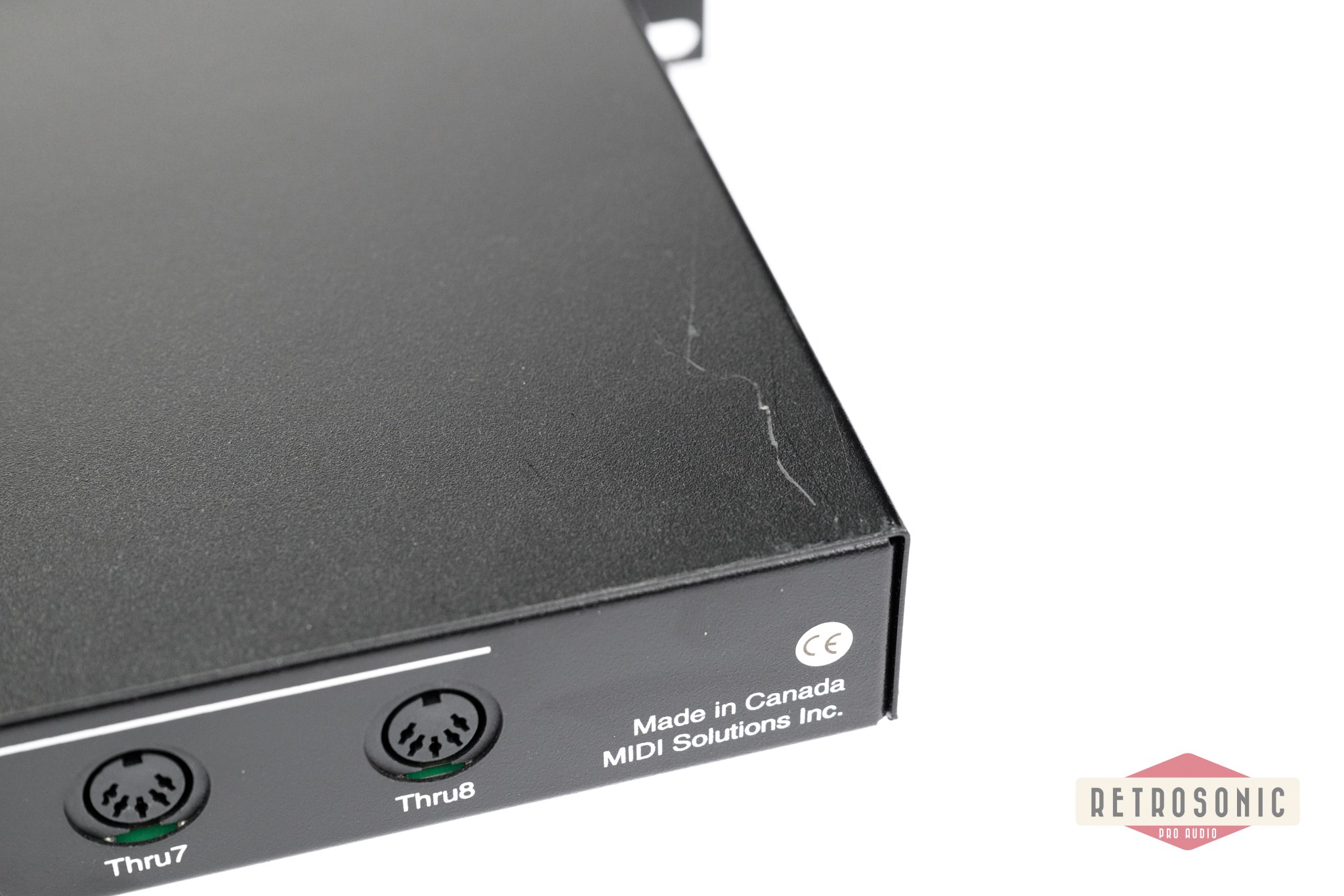 MIDI Solutions MultiVoltage T8 8-Output MIDI thru box