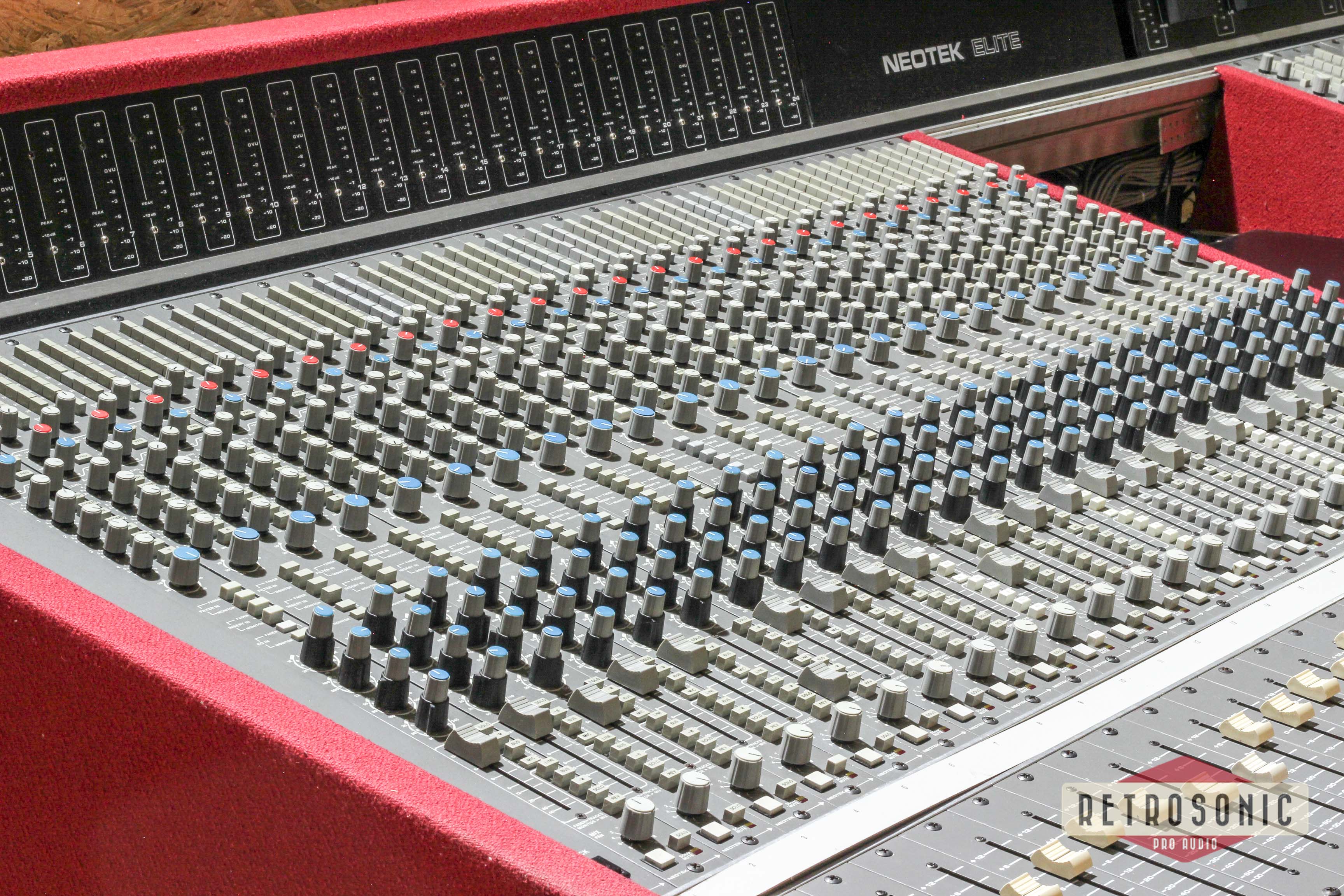 Neotek Elite 28ch + Patcbay InLine Console