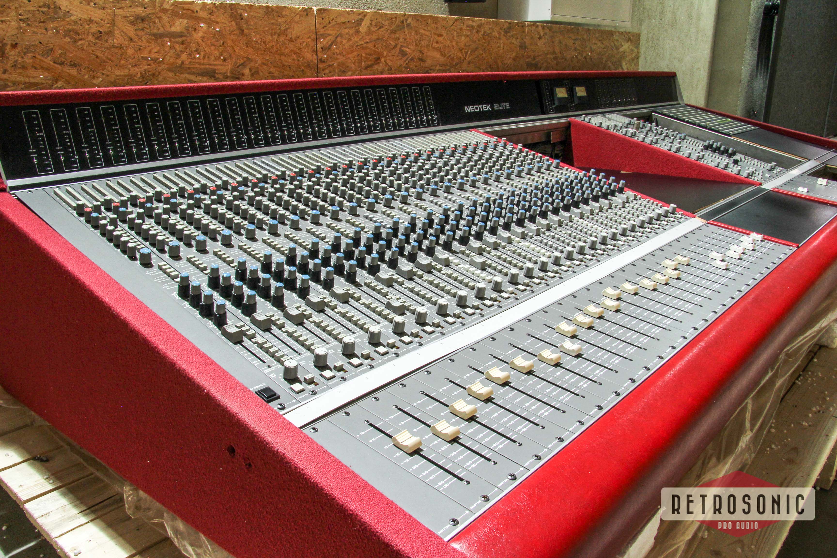 Neotek Elite 28ch + Patcbay InLine Console