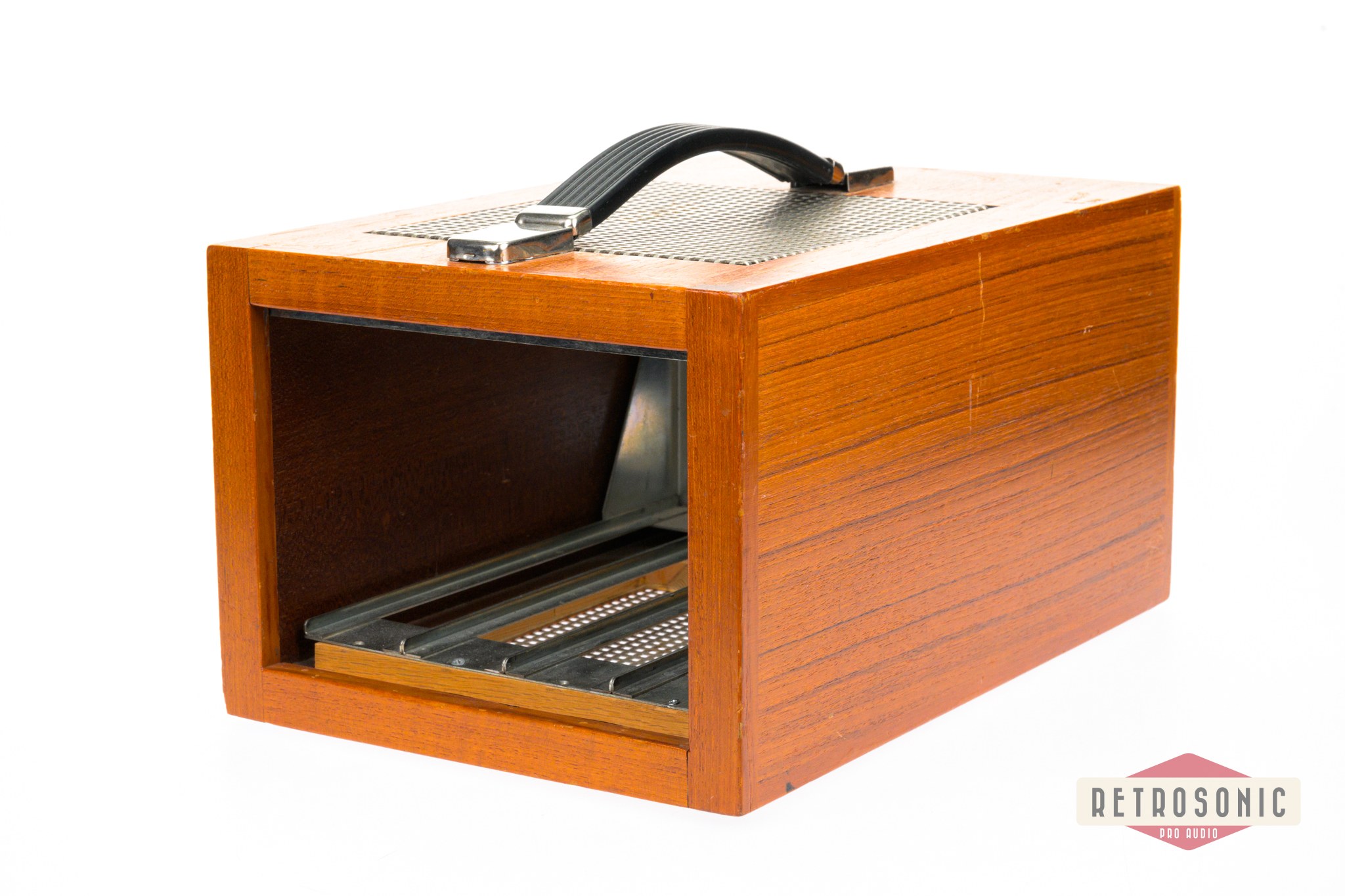 Neumann Dock for 4 pcs N52T or modules, wired ready for 2 modules