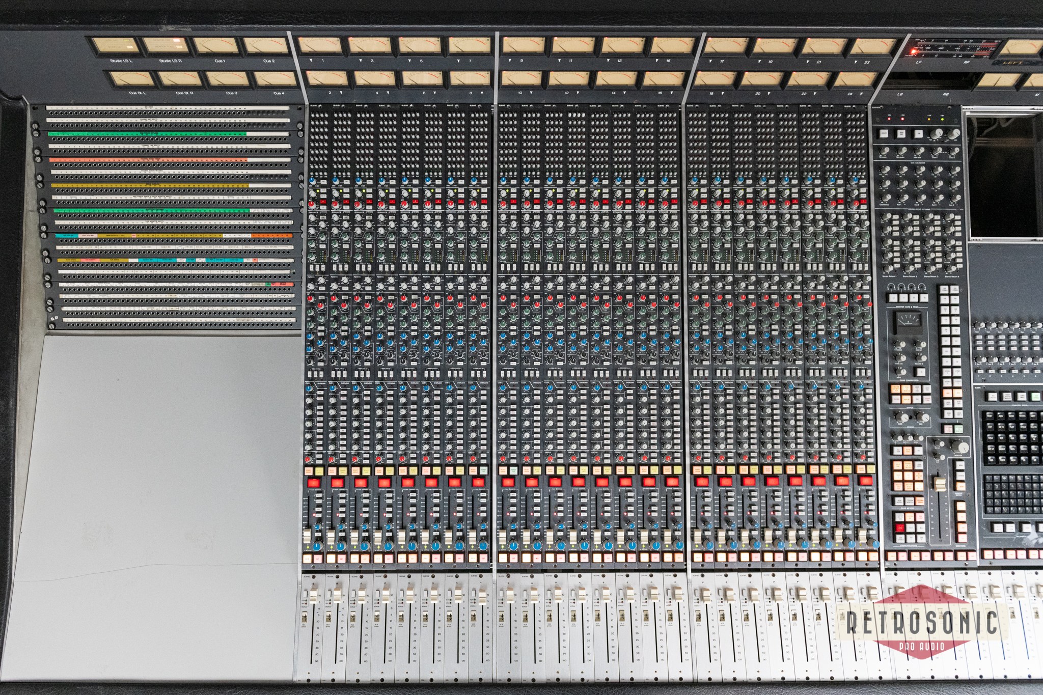 Solid State Logic SSL 4040E/G w. 24 pcs SL611G (292) and 16 pcs SL611E (242) Modules