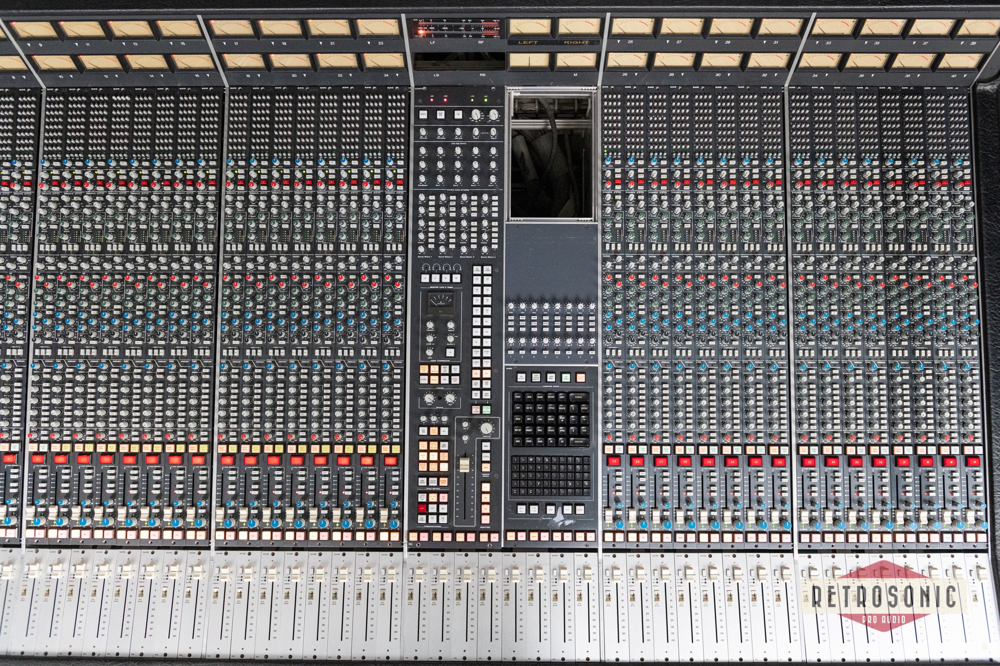 Solid State Logic SSL 4040E/G w. 24 pcs SL611G (292) and 16 pcs SL611E (242) Modules