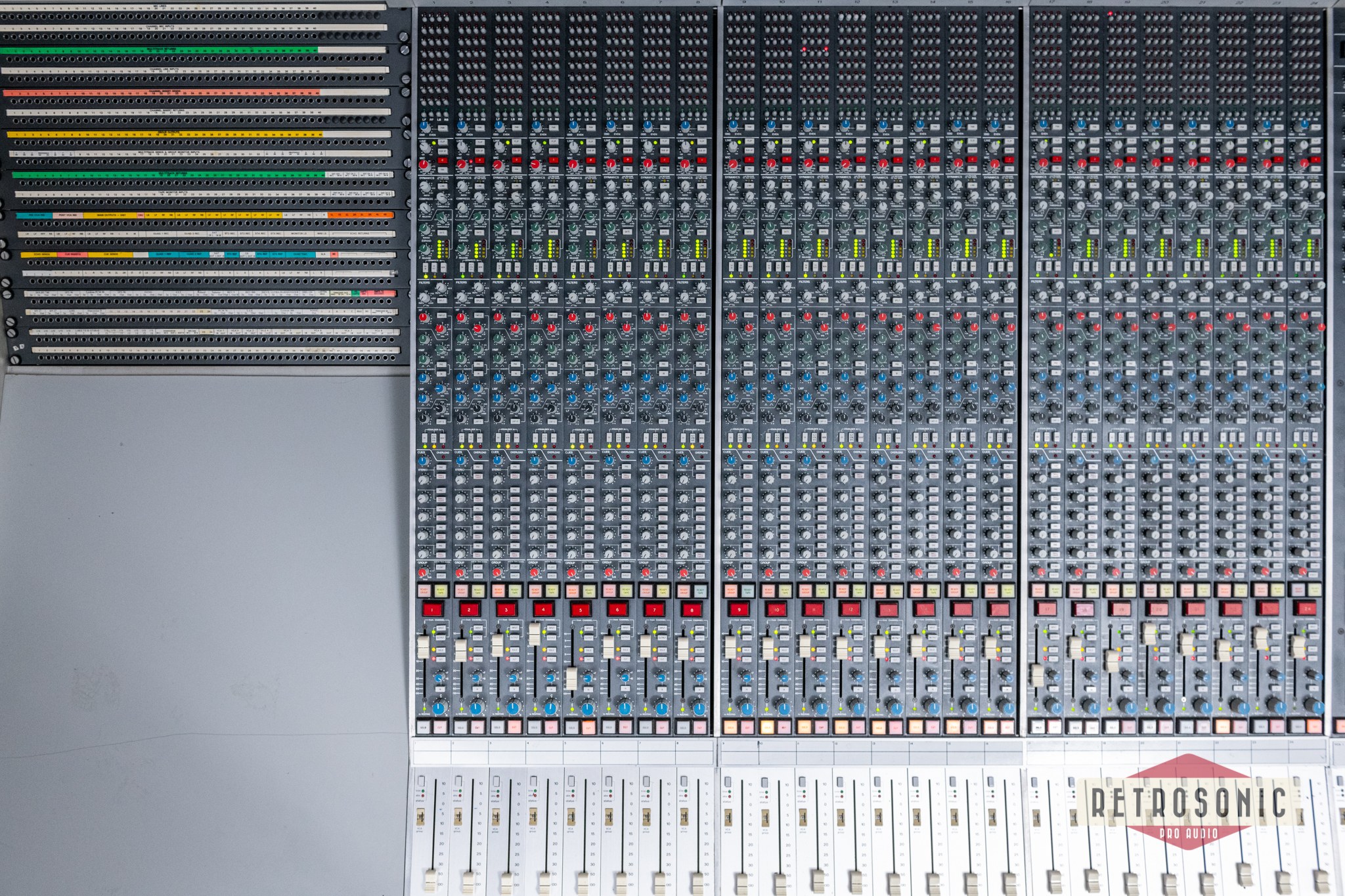 Solid State Logic SSL 4040E/G w. 24 pcs SL611G (292) and 16 pcs SL611E (242) Modules