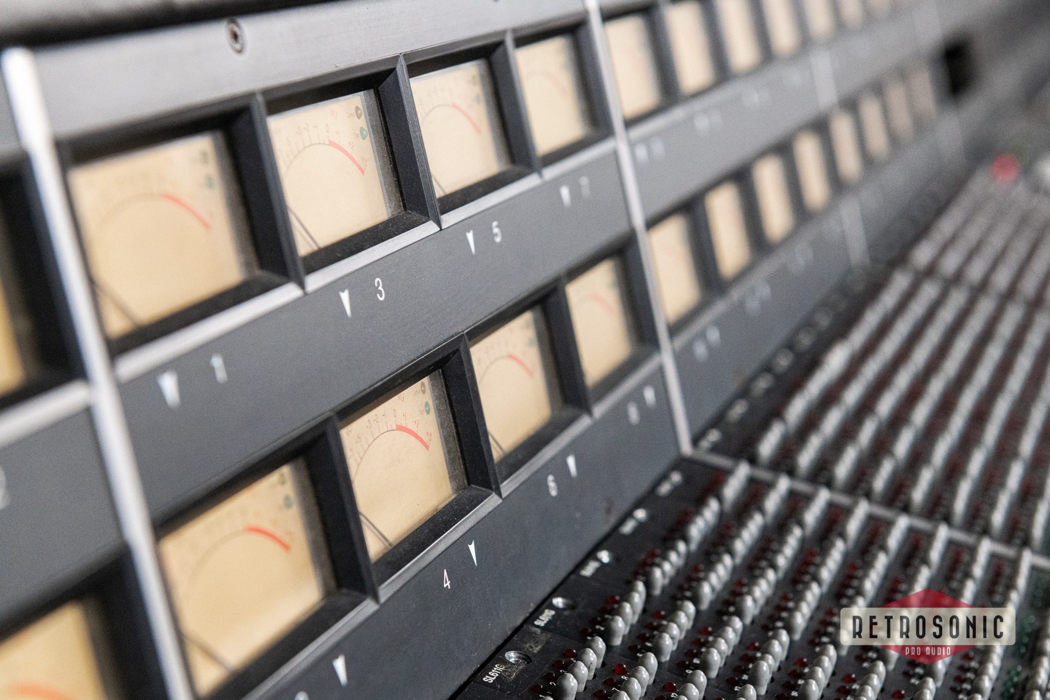 Solid State Logic SSL 4040E/G w. 24 pcs SL611G (292) and 16 pcs SL611E (242) Modules