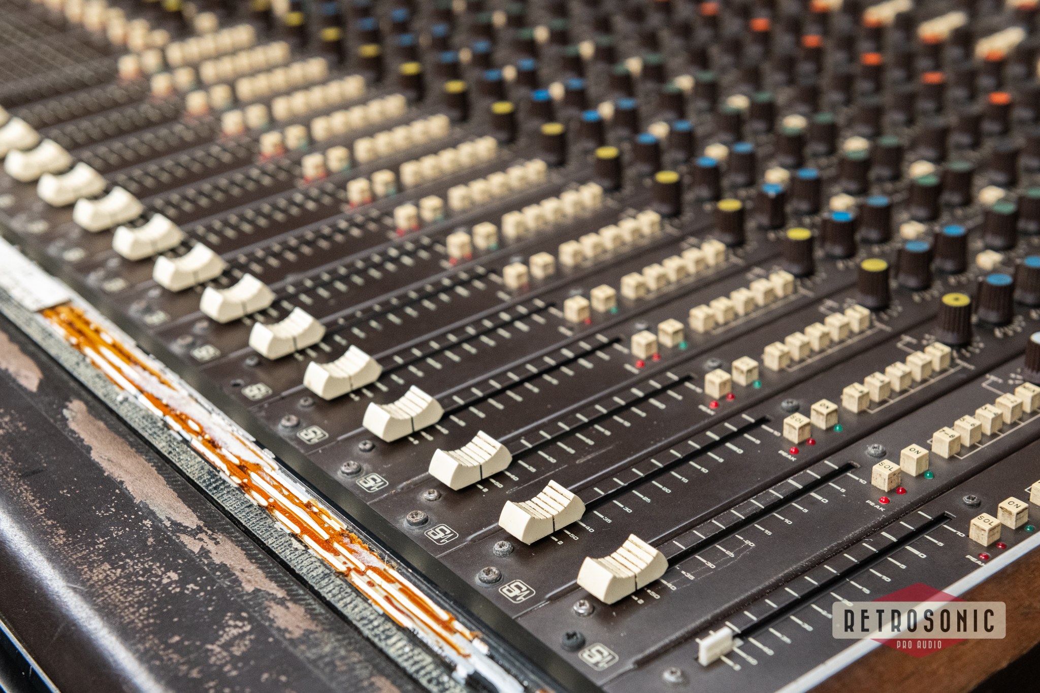 Soundcraft B800 Mixing Console