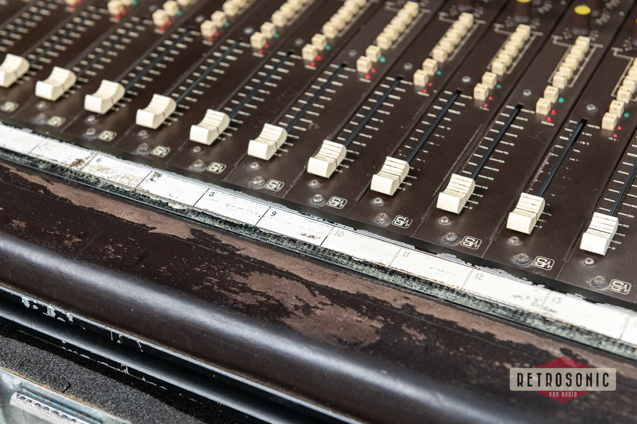 Soundcraft B800 Mixing Console