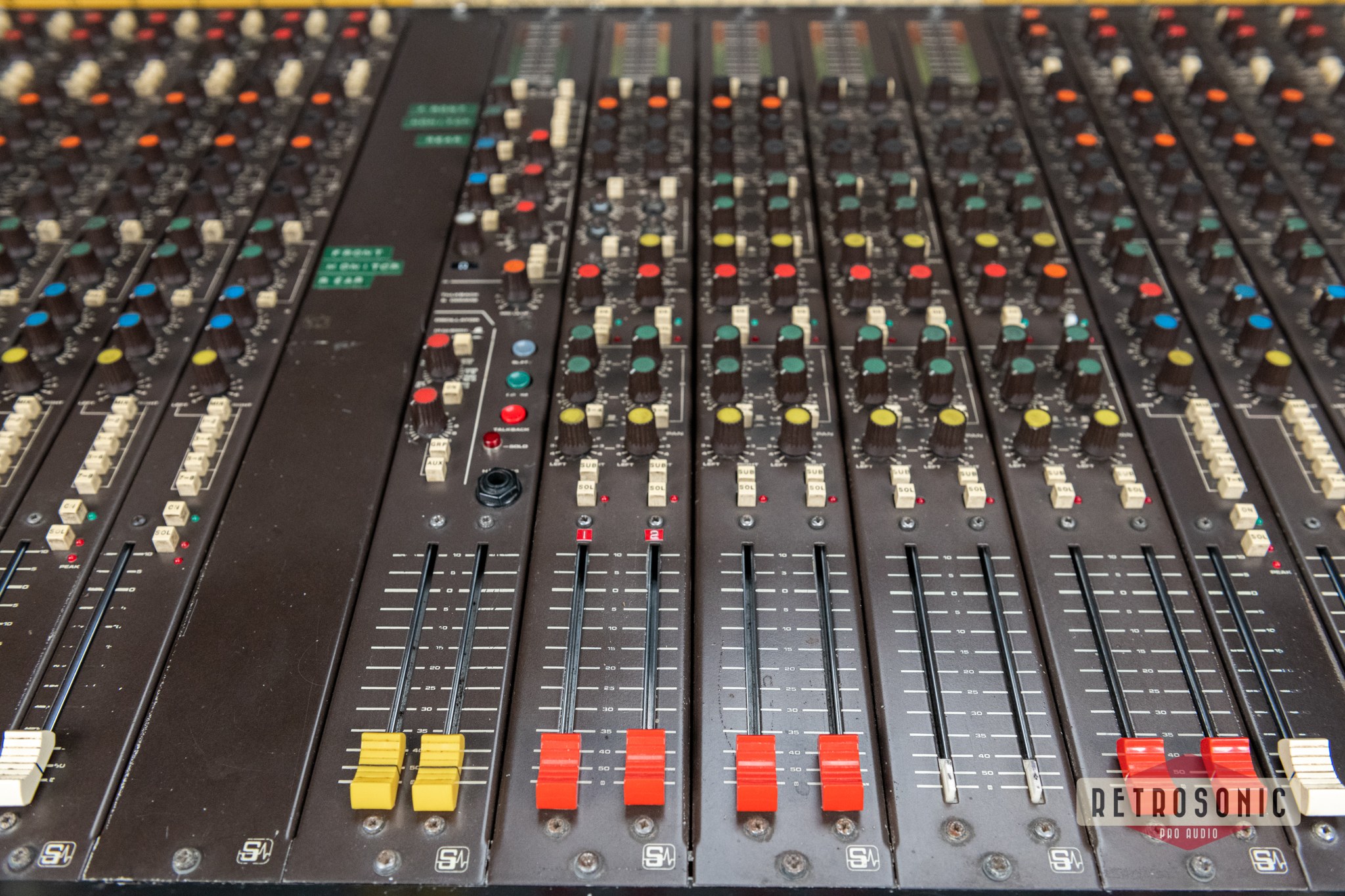 Soundcraft B800 Mixing Console