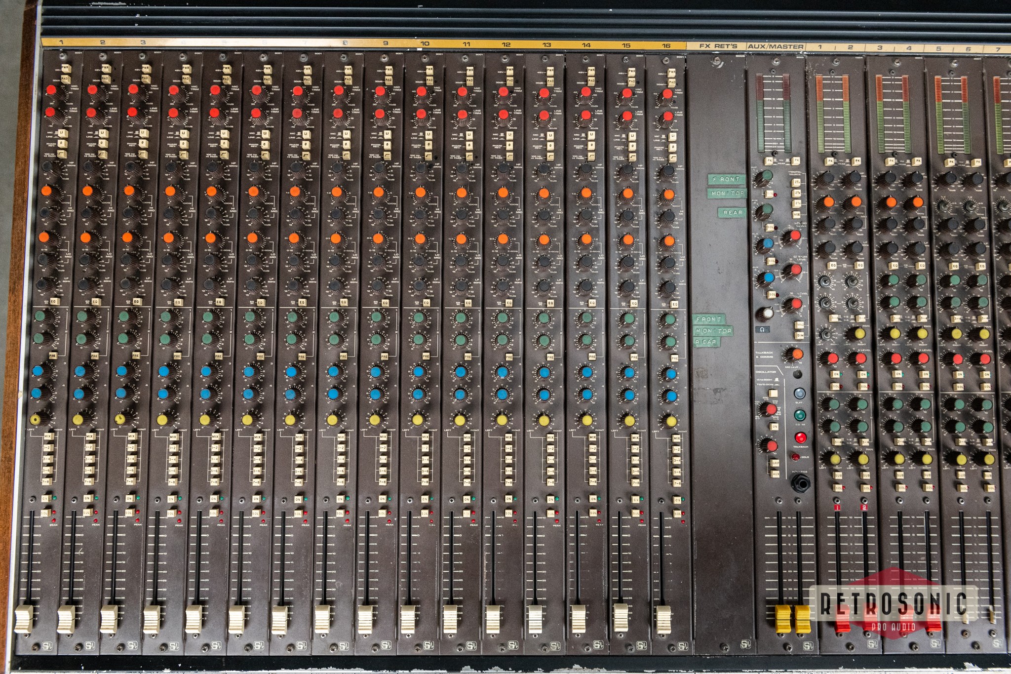 Soundcraft Series 800 32/8/2 Analog Mixing Console. Cased.